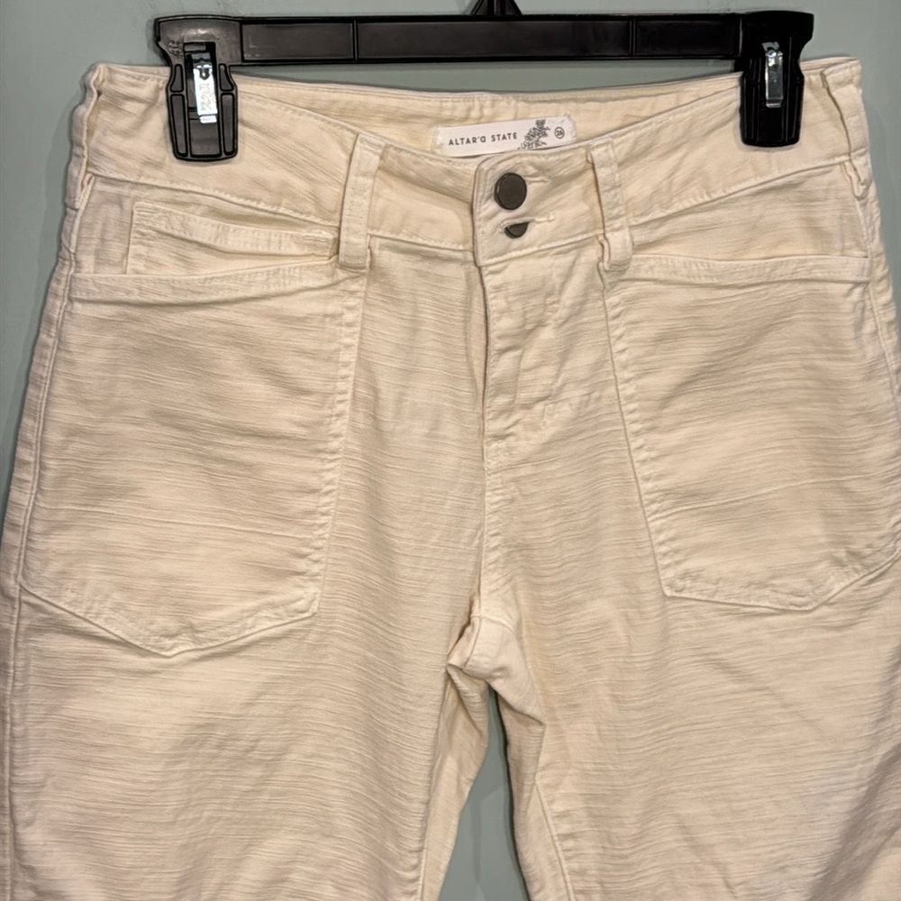 Altar’d State cream textured roll tab ankle cargo jeans Size 26